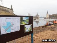 80 т металлоконструкций используют для возведения пешеходного моста в Пскове